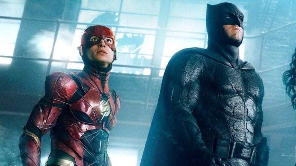 THE FLASH Set Photos and Videos Feature Ben Affleck's Batman in a New Suit Riding a Batcycle 4 THE FLASH Set Photos