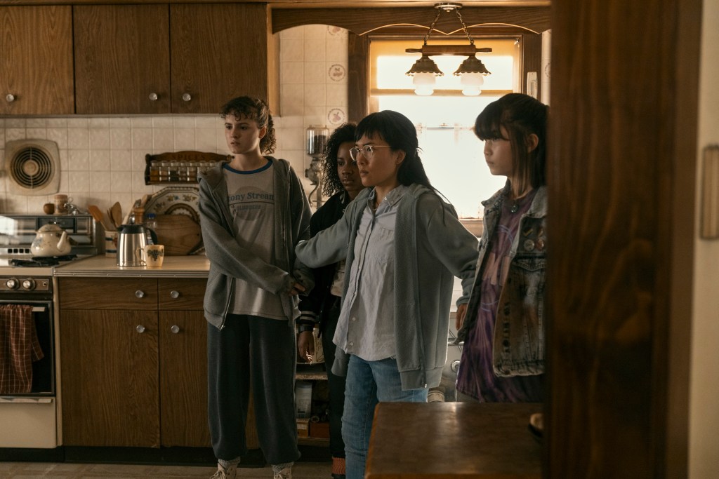 Paper Girls Season 1 Review: A Ridiculously Fun Adaptation Full of Heart 