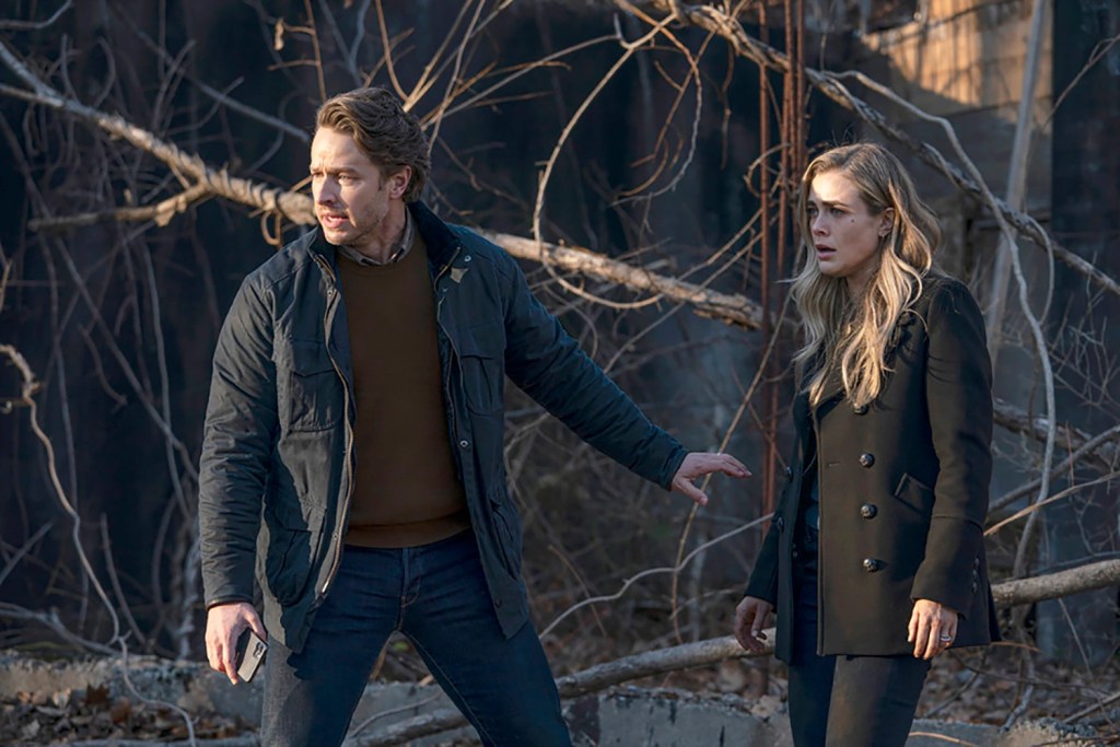 Josh Dallas and Melissa Roxburgh in Manifest
